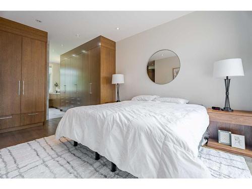 5819 21 Street Sw, Calgary, AB - Indoor Photo Showing Bedroom