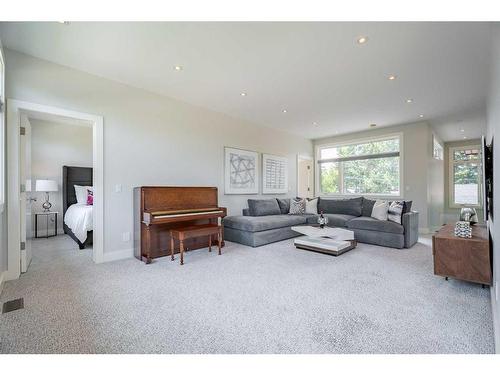 5819 21 Street Sw, Calgary, AB - Indoor Photo Showing Living Room