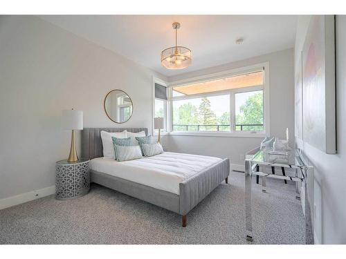 5819 21 Street Sw, Calgary, AB - Indoor Photo Showing Bedroom