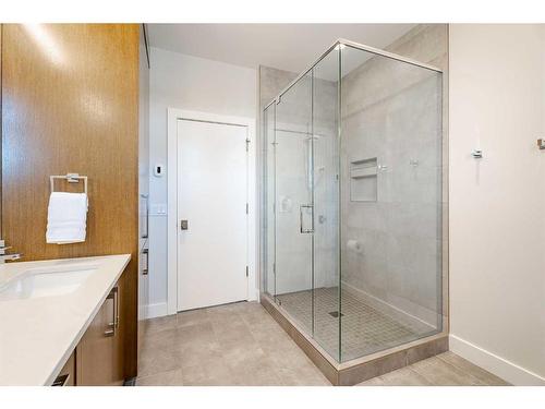 5819 21 Street Sw, Calgary, AB - Indoor Photo Showing Bathroom