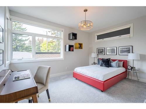 5819 21 Street Sw, Calgary, AB - Indoor Photo Showing Bedroom