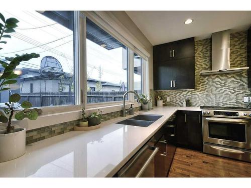 2029 31 Street Sw, Calgary, AB - Indoor Photo Showing Kitchen With Stainless Steel Kitchen With Double Sink With Upgraded Kitchen