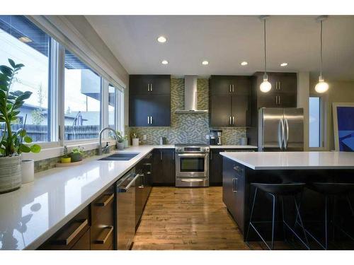 2029 31 Street Sw, Calgary, AB - Indoor Photo Showing Kitchen With Stainless Steel Kitchen With Double Sink With Upgraded Kitchen