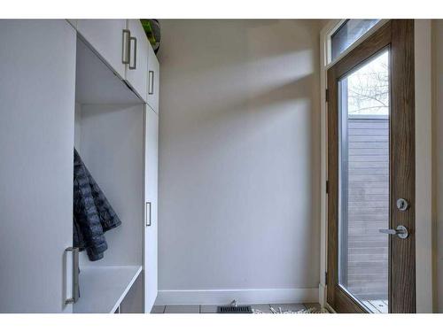 2029 31 Street Sw, Calgary, AB - Indoor Photo Showing Other Room