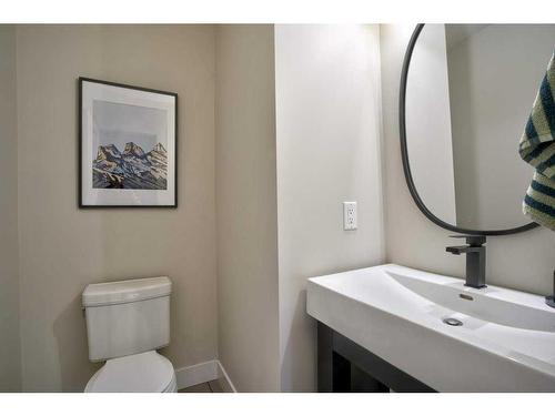 2029 31 Street Sw, Calgary, AB - Indoor Photo Showing Bathroom