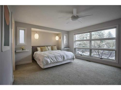 2029 31 Street Sw, Calgary, AB - Indoor Photo Showing Bedroom