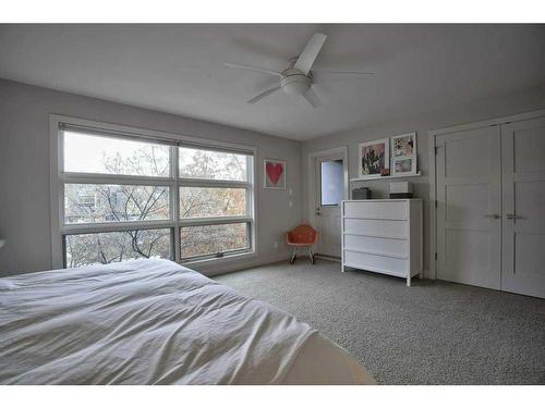 2029 31 Street Sw, Calgary, AB - Indoor Photo Showing Bedroom