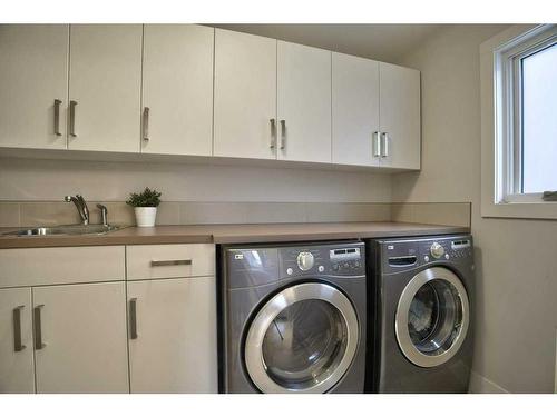 2029 31 Street Sw, Calgary, AB - Indoor Photo Showing Laundry Room