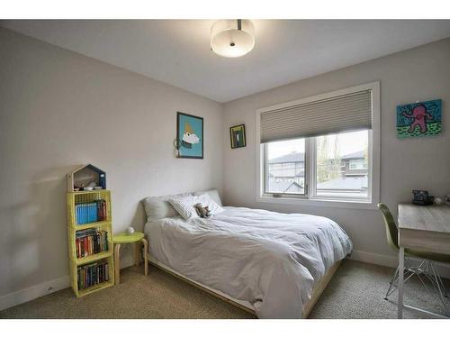 2029 31 Street Sw, Calgary, AB - Indoor Photo Showing Bedroom