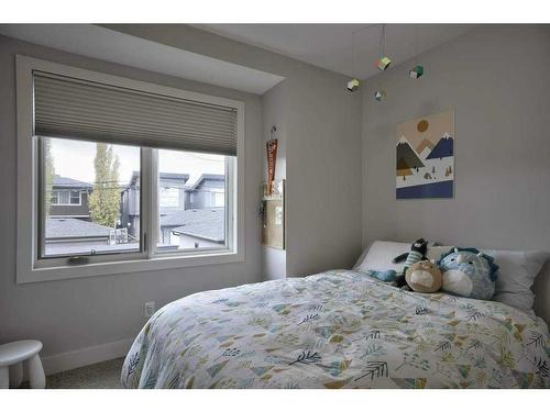 2029 31 Street Sw, Calgary, AB - Indoor Photo Showing Bedroom