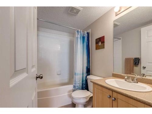 1408-10 Prestwick Bay Se, Calgary, AB - Indoor Photo Showing Bathroom