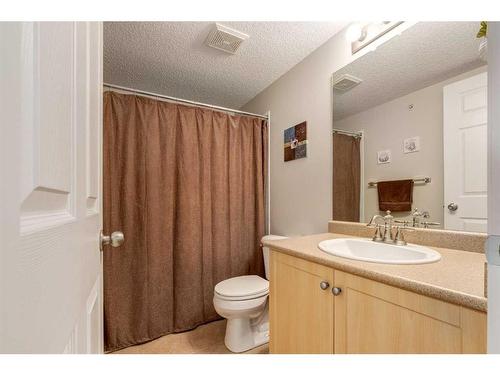 1408-10 Prestwick Bay Se, Calgary, AB - Indoor Photo Showing Bathroom