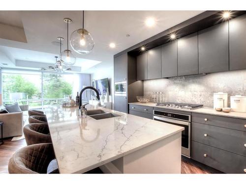 114-8445 Broadcast Avenue Sw, Calgary, AB - Indoor Photo Showing Kitchen With Double Sink With Upgraded Kitchen