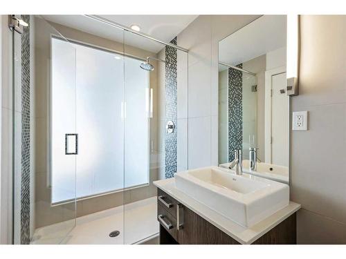 509-550 Riverfront Avenue Se, Calgary, AB - Indoor Photo Showing Bathroom