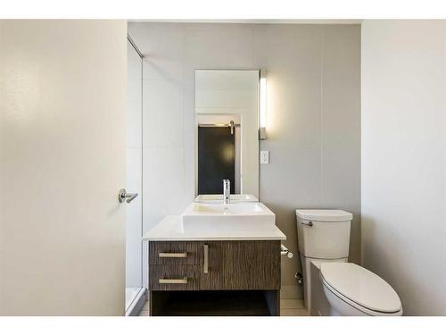 509-550 Riverfront Avenue Se, Calgary, AB - Indoor Photo Showing Bathroom