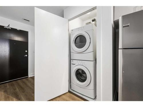 509-550 Riverfront Avenue Se, Calgary, AB - Indoor Photo Showing Laundry Room