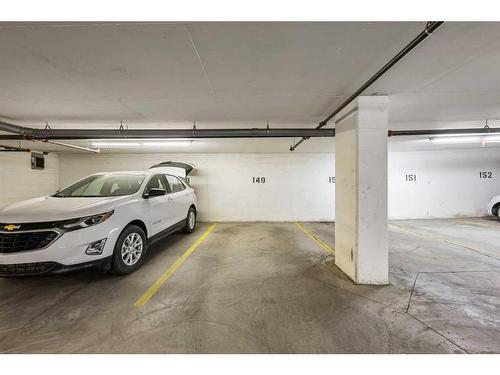 509-550 Riverfront Avenue Se, Calgary, AB - Indoor Photo Showing Garage