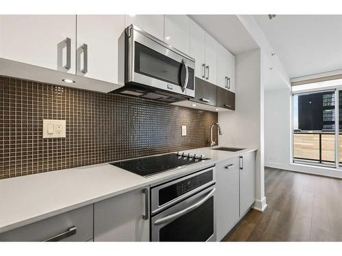 509-550 Riverfront Avenue Se, Calgary, AB - Indoor Photo Showing Kitchen With Upgraded Kitchen