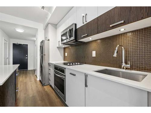 509-550 Riverfront Avenue Se, Calgary, AB - Indoor Photo Showing Kitchen With Upgraded Kitchen