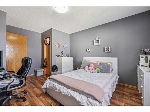 56 Covepark Mews Ne, Calgary, AB - Indoor Photo Showing Bedroom