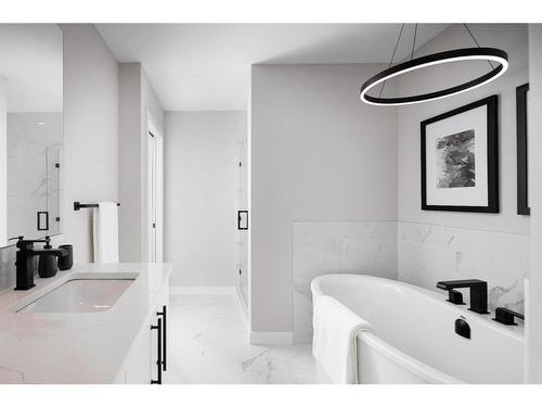 3-8101 8 Avenue Sw, Calgary, AB - Indoor Photo Showing Bathroom