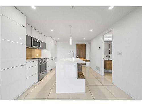 408-1020 9 Avenue Se, Calgary, AB - Indoor Photo Showing Kitchen With Upgraded Kitchen