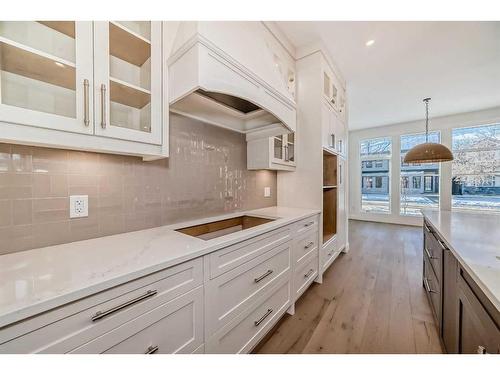 5006 21A Street Sw, Calgary, AB - Indoor Photo Showing Kitchen With Upgraded Kitchen