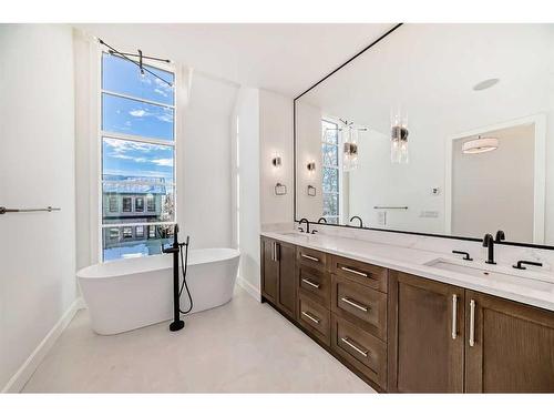 5006 21A Street Sw, Calgary, AB - Indoor Photo Showing Bathroom