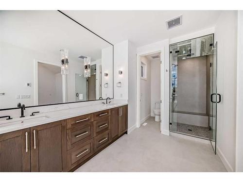 5006 21A Street Sw, Calgary, AB - Indoor Photo Showing Bathroom