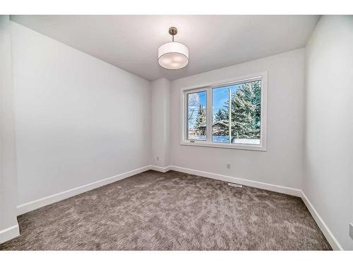 5006 21A Street Sw, Calgary, AB - Indoor Photo Showing Other Room