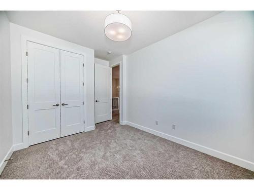 5006 21A Street Sw, Calgary, AB - Indoor Photo Showing Other Room