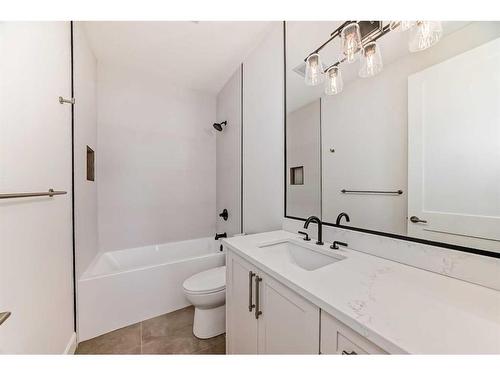 5006 21A Street Sw, Calgary, AB - Indoor Photo Showing Bathroom