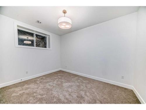 5006 21A Street Sw, Calgary, AB - Indoor Photo Showing Other Room