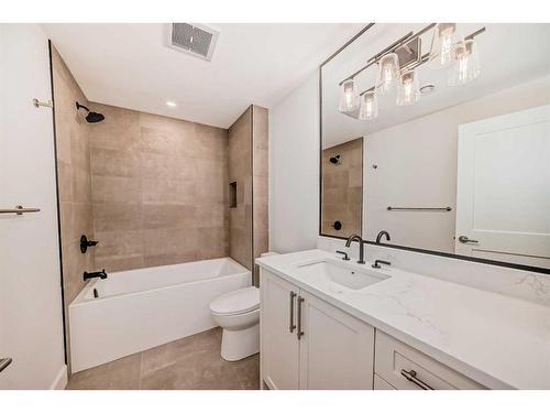 5006 21A Street Sw, Calgary, AB - Indoor Photo Showing Bathroom