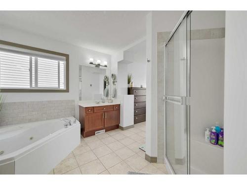 90 Rockyspring Circle Nw, Calgary, AB - Indoor Photo Showing Bathroom