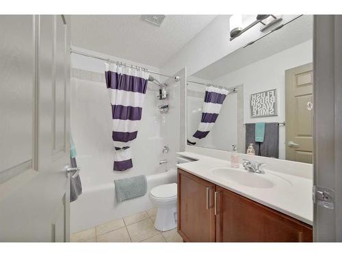 90 Rockyspring Circle Nw, Calgary, AB - Indoor Photo Showing Bathroom