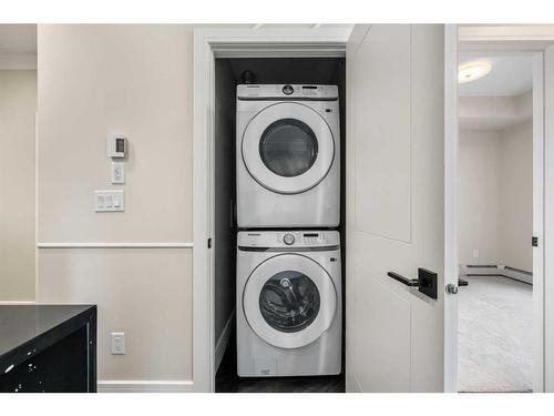 #406-370 Dieppe Drive Sw, Calgary, AB - Indoor Photo Showing Laundry Room