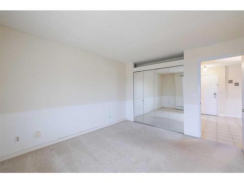 403-3747 42 Street Nw, Calgary, AB - Indoor Photo Showing Other Room