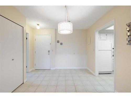 403-3747 42 Street Nw, Calgary, AB - Indoor Photo Showing Other Room