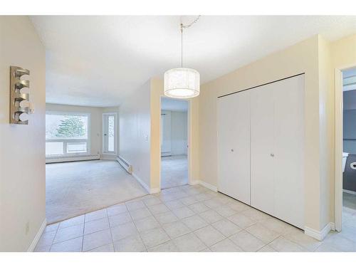 403-3747 42 Street Nw, Calgary, AB - Indoor Photo Showing Other Room