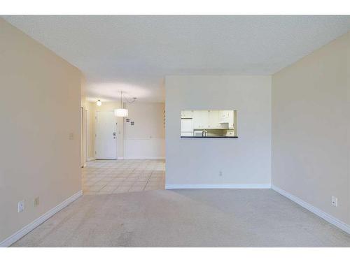 403-3747 42 Street Nw, Calgary, AB - Indoor