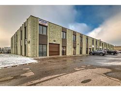 209-1829 54 Street SE Calgary, AB T2B 1N5