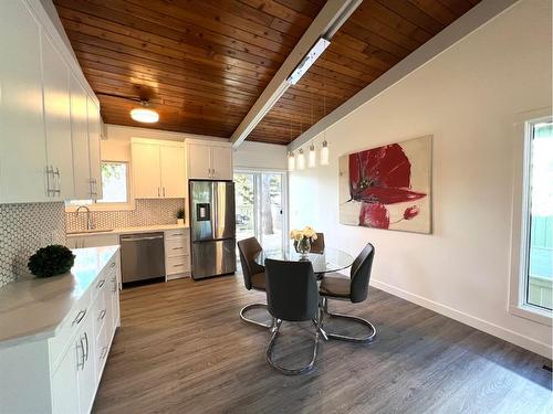 11015 5 Street Sw, Calgary, AB - Indoor Photo Showing Kitchen