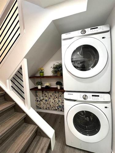 11015 5 Street Sw, Calgary, AB - Indoor Photo Showing Laundry Room