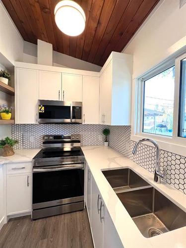 11015 5 Street Sw, Calgary, AB - Indoor Photo Showing Kitchen With Double Sink