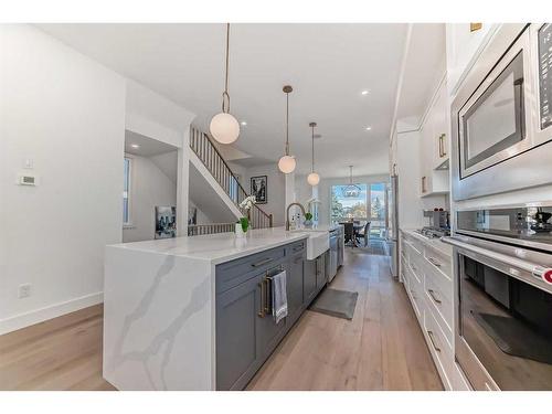 2625 29 Street Sw, Calgary, AB - Indoor Photo Showing Kitchen With Upgraded Kitchen