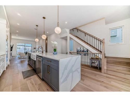 2625 29 Street Sw, Calgary, AB - Indoor Photo Showing Kitchen With Upgraded Kitchen