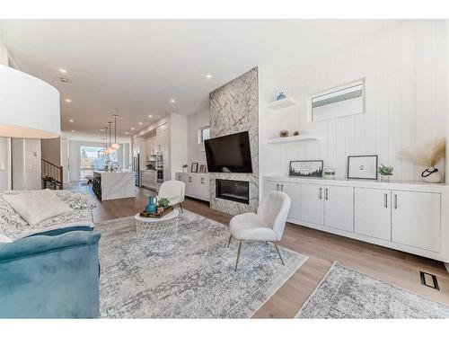 2625 29 Street Sw, Calgary, AB - Indoor Photo Showing Living Room