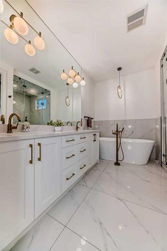 2625 29 Street Sw, Calgary, AB - Indoor Photo Showing Bathroom