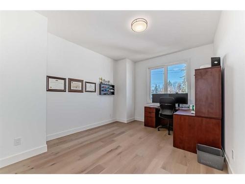 2625 29 Street Sw, Calgary, AB - Indoor